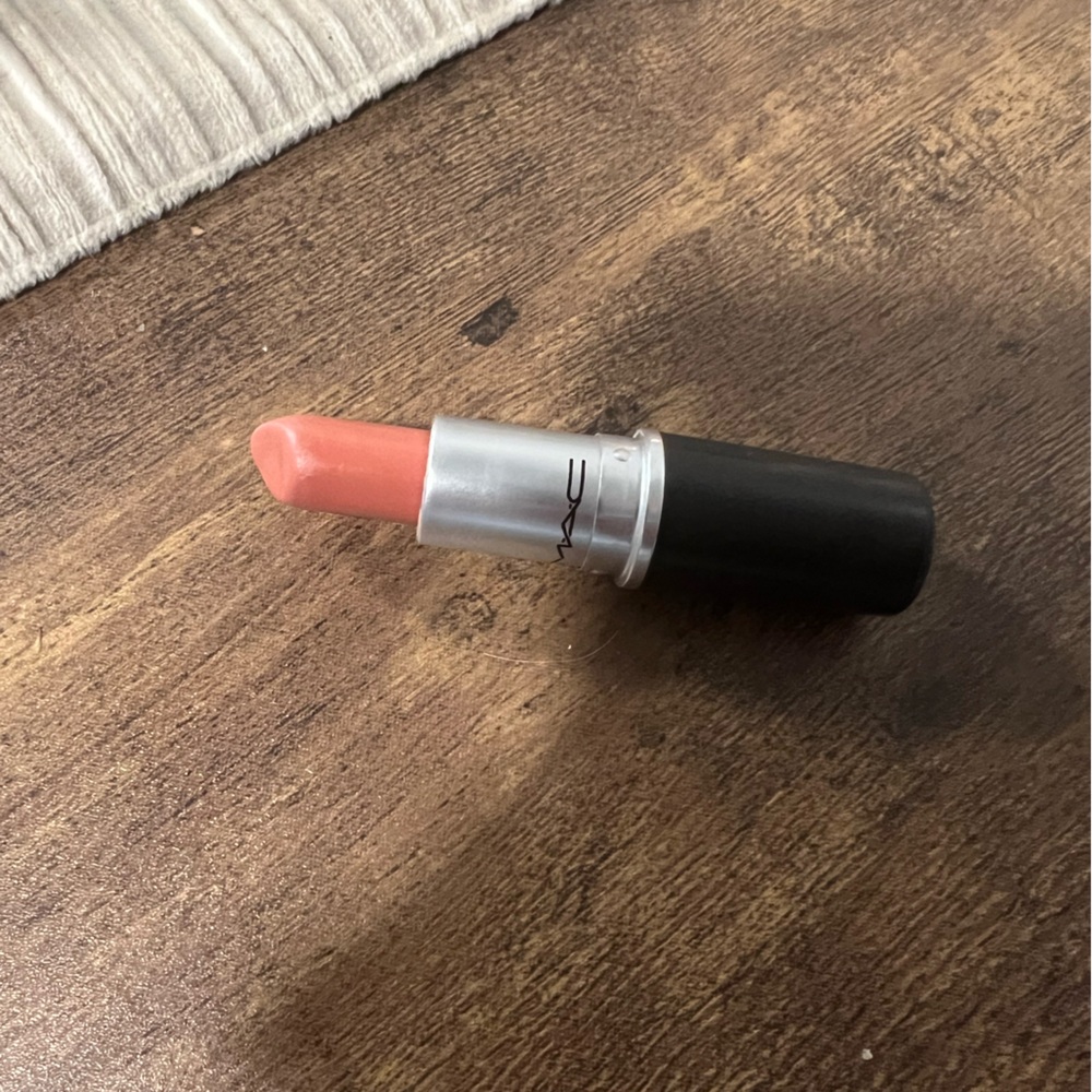 MAC Matte Lipstick-KINDA SEXY